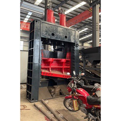 Hüdrauliline pukk-käärid{0}}raskete metallide lõikamiseks